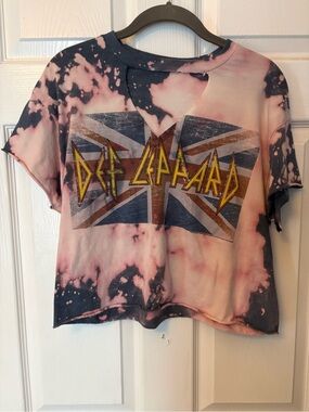 Def Leppard Bleach Tie-Dye Cropped Band Tee